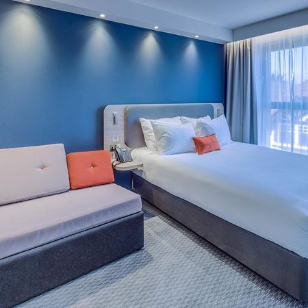 Holiday Inn Express - Fleet By Ihg Exteriör bild