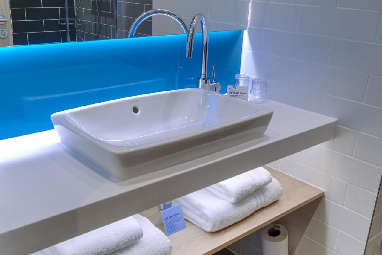 Holiday Inn Express - Fleet By Ihg Exteriör bild