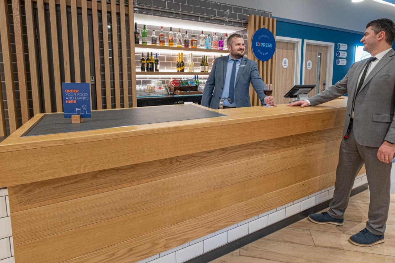 Holiday Inn Express - Fleet By Ihg Exteriör bild