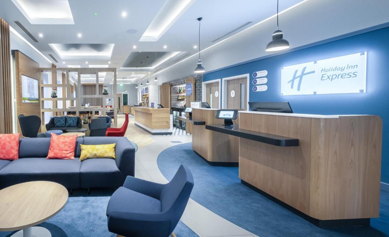 Holiday Inn Express - Fleet By Ihg Exteriör bild