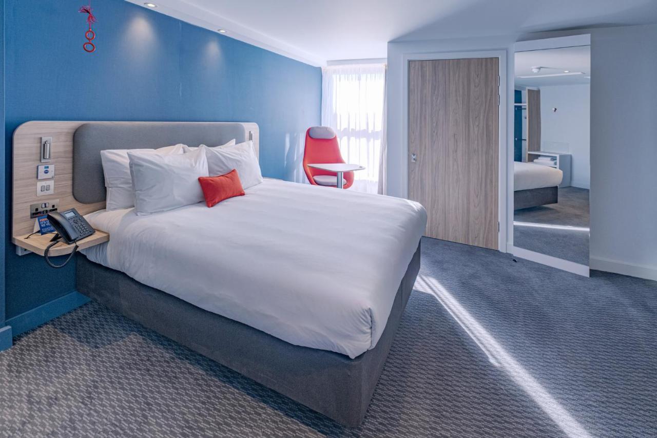 Holiday Inn Express - Fleet By Ihg Exteriör bild