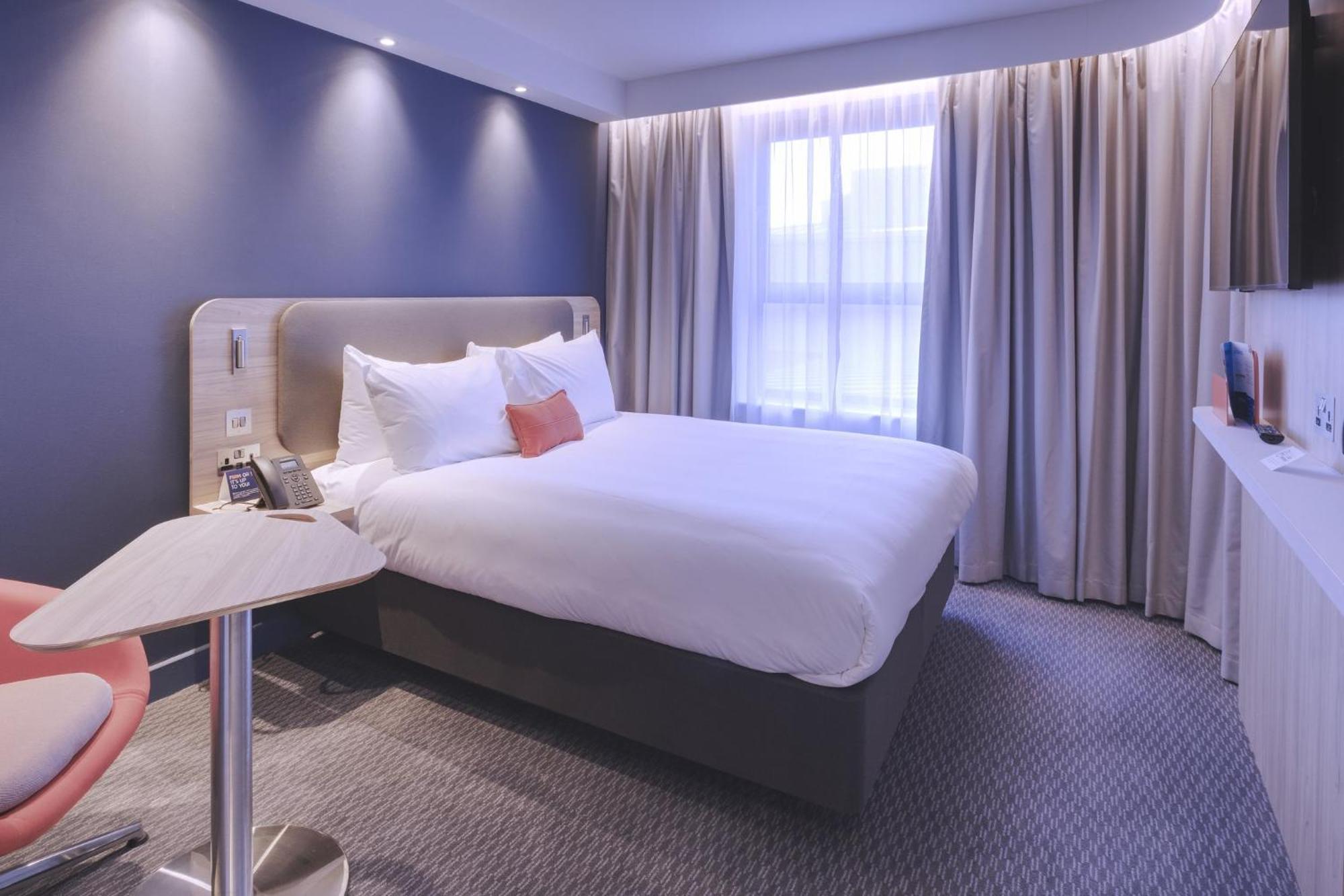 Holiday Inn Express - Fleet By Ihg Exteriör bild
