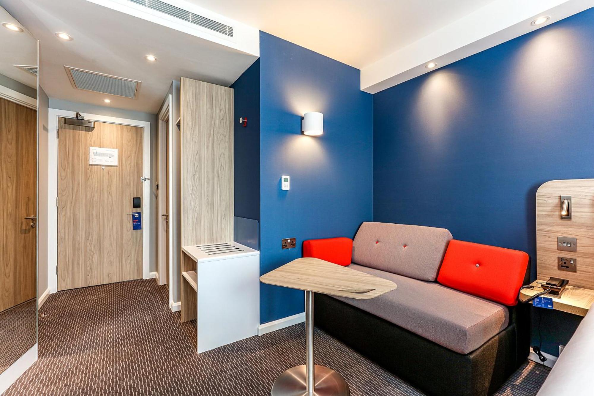 Holiday Inn Express - Fleet By Ihg Exteriör bild